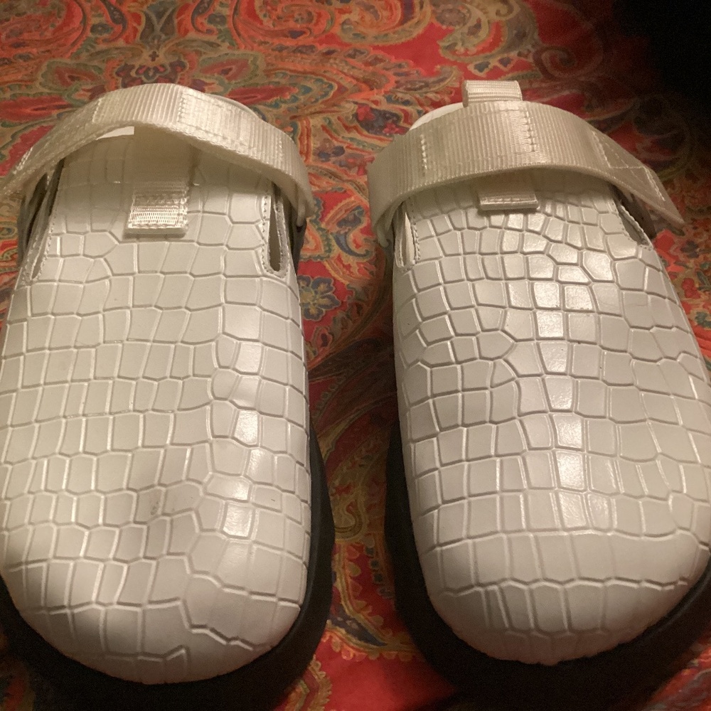 Sorel size 9.5 in off white